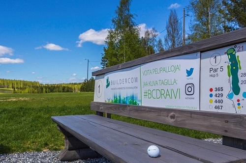 Revontuli Golf Buildercomin nimikkoväylä